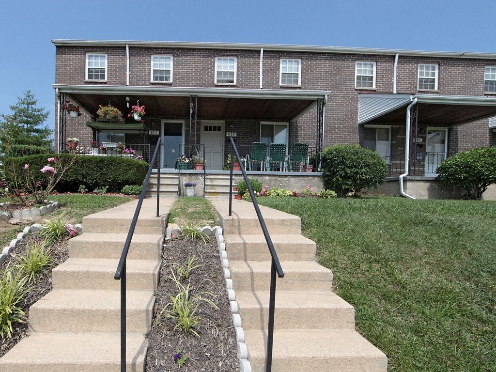 Foxridge Townhomes Image 1